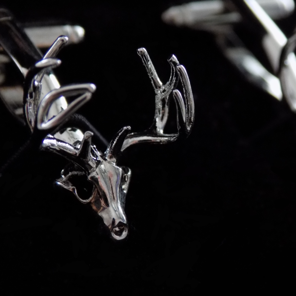 BESHTIYA Wendigo Skull Cufflinks